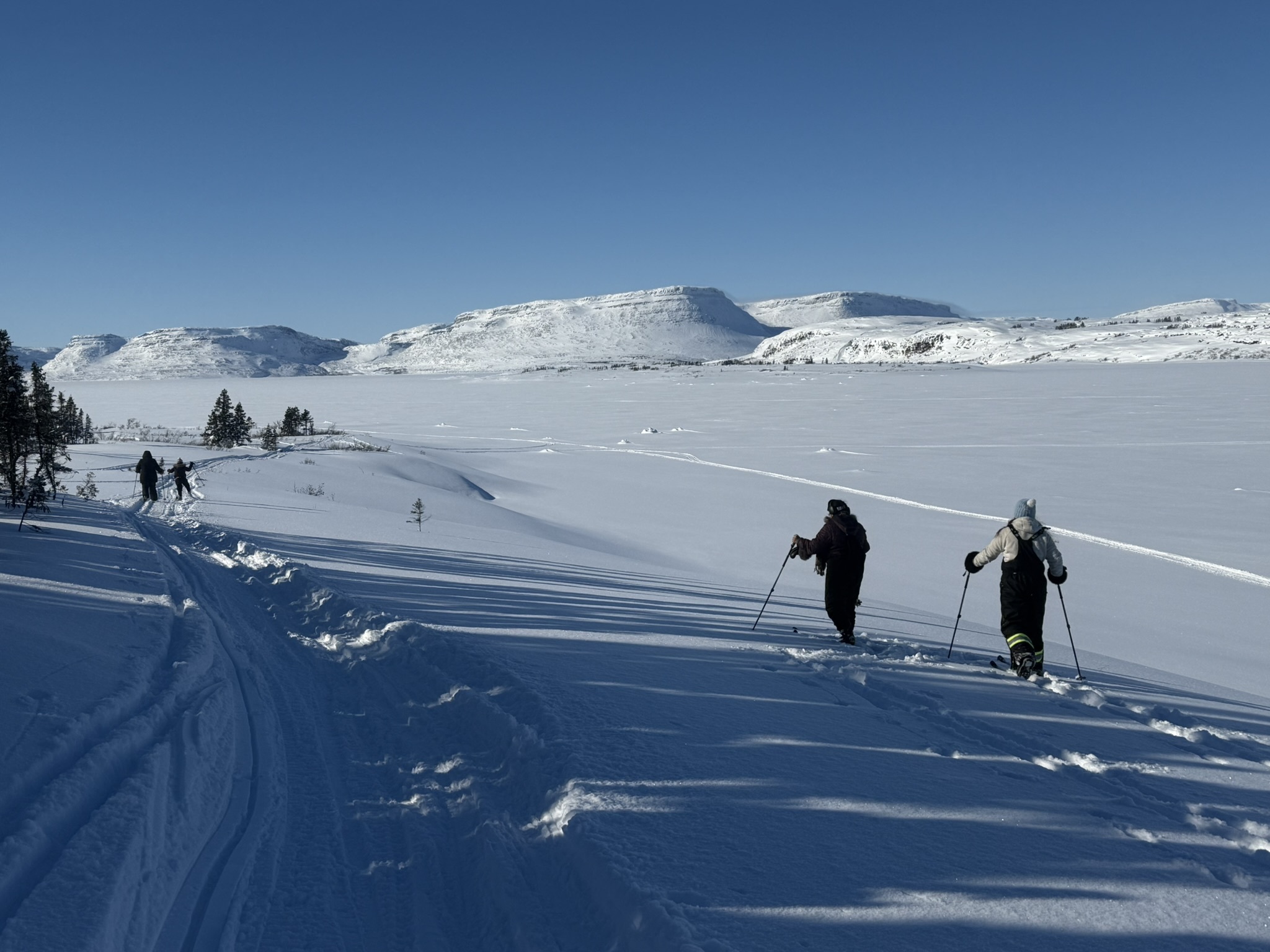 Skiing around Sukkuk camp